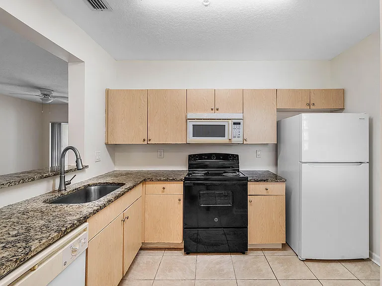 1161 Golden Lakes Blvd #1325 — Photo 4