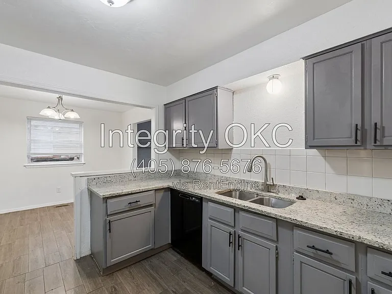 8514 Candlewood Dr — Photo 10