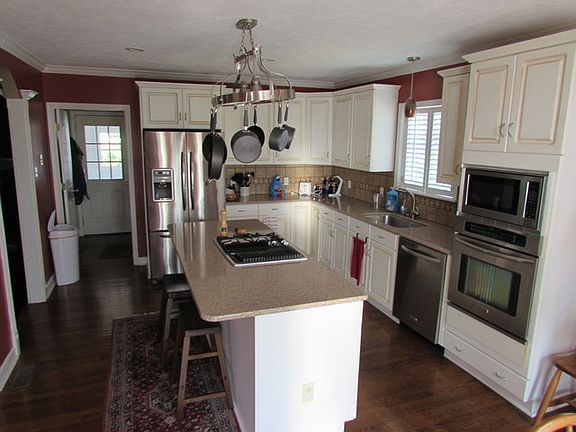 2nd image of 1837 Cornelian Dr
