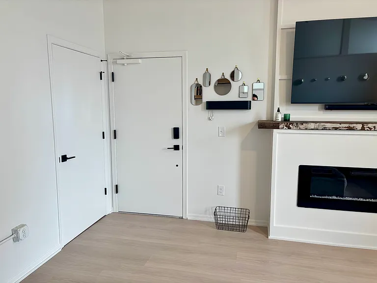122 N 11th St #401 — Photo 5