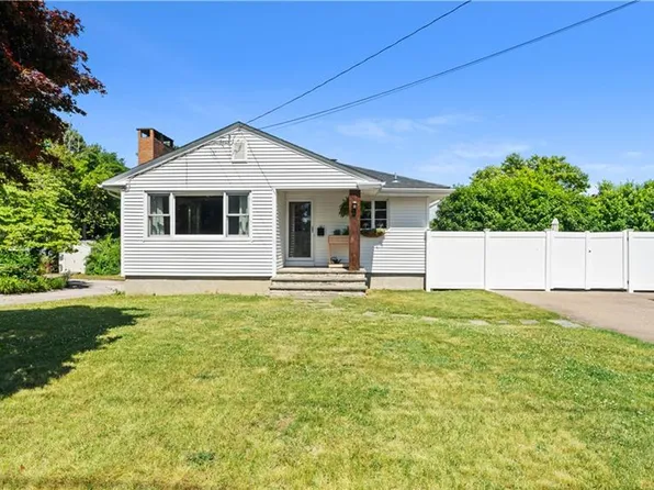 8 Longvue Ave, Westerly, RI 02891