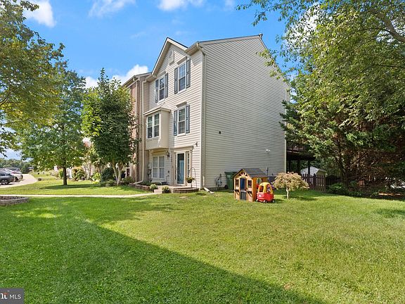 2nd image of 1049 Jeanett Way