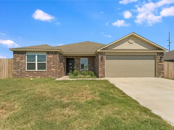 917 W Aiden Dr, Siloam Springs, AR 72761