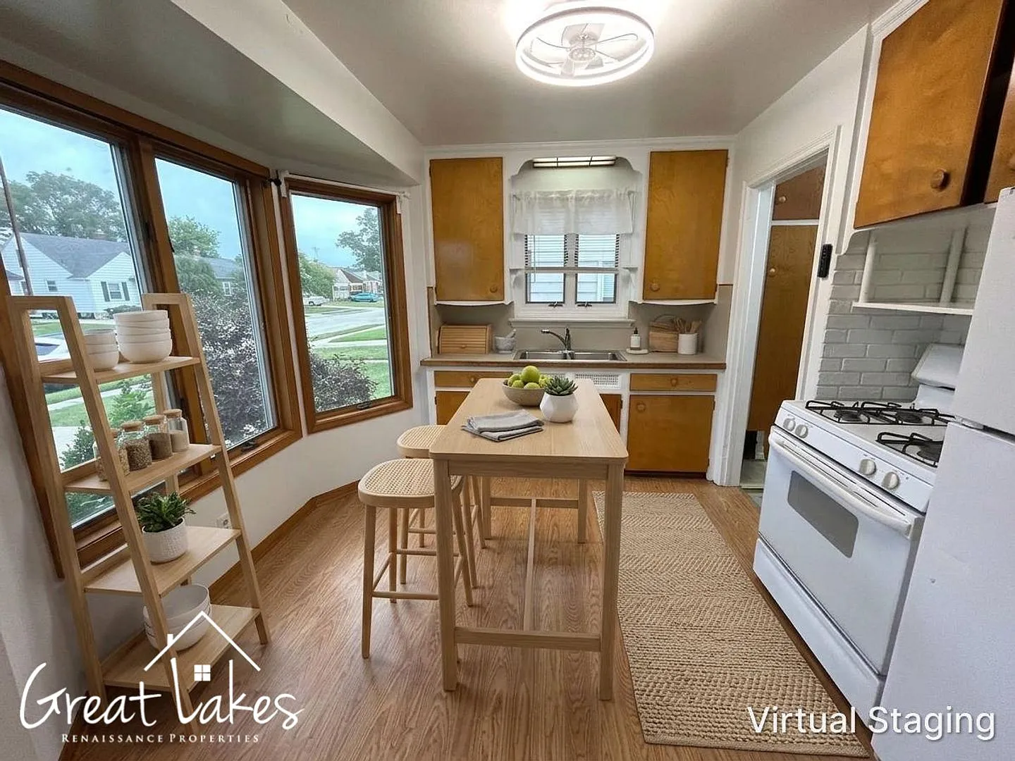 Charming 2 Bedroom 1 Bathroom now available for rent! — Photo 3