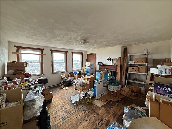 3rd image of 840-842 Windom St