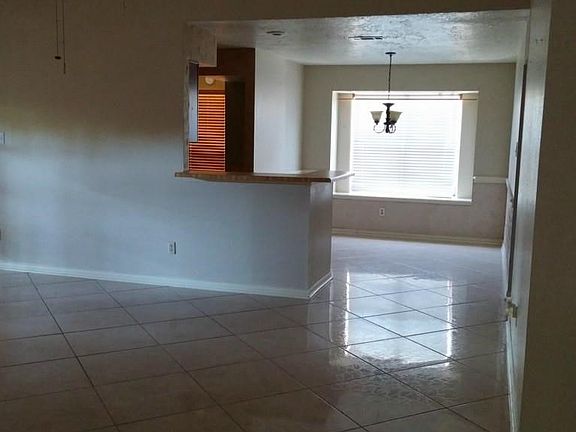 3rd image of 912 Seabrook Dr