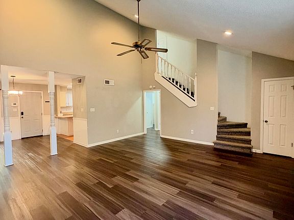 3rd image of 903 Ashley Ln