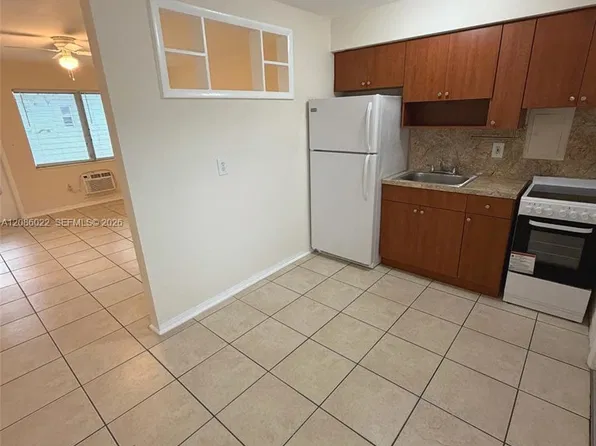 696 NE 85th St #2, Miami, FL 33138