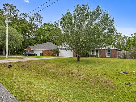 5th image of 8120 Meadowdale Dr