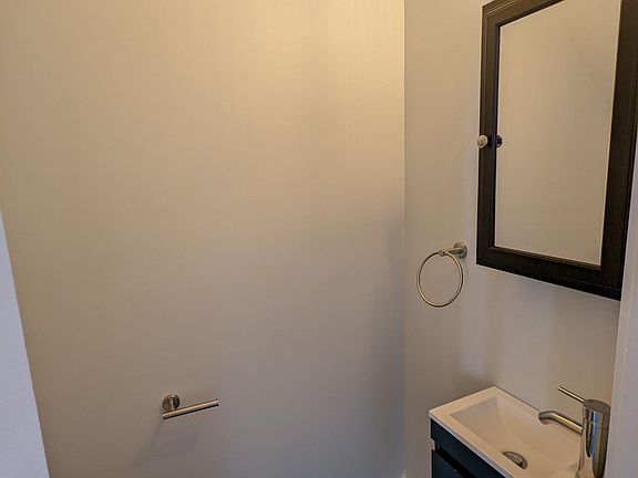 5th image of 1223 Indianola Ave