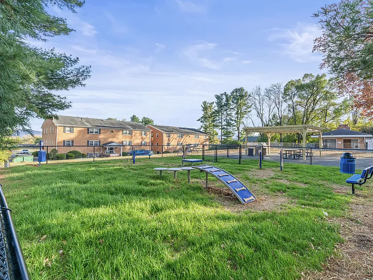 Summercrest Apartments — Photo 21