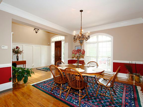 3rd image of 2070 Fairhill Ln NW