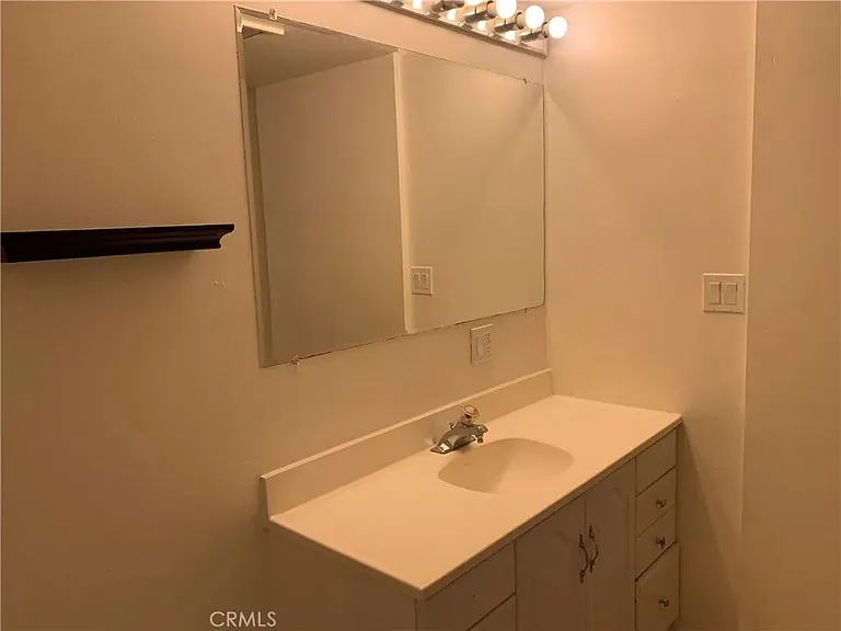 5820 Calvin Ave — Photo 9