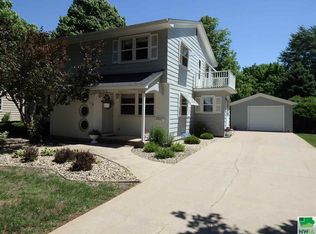 519 Concord Ave NE, Orange City, IA 51041