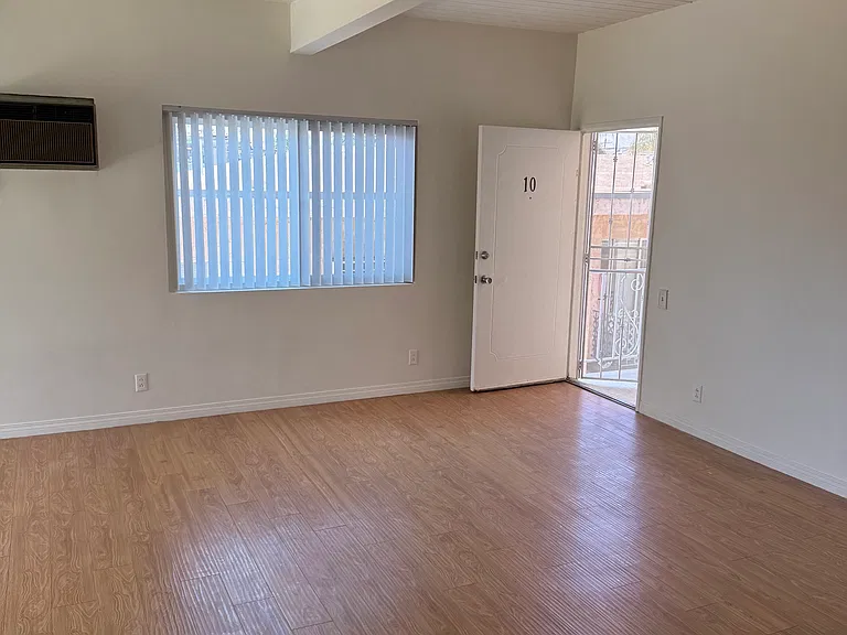 3200 Bagley Ave #10 — Photo 5