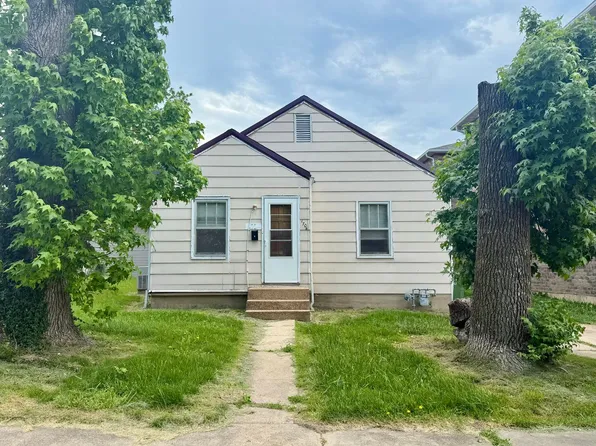 1704 N Cedar St, Rolla, MO 65401