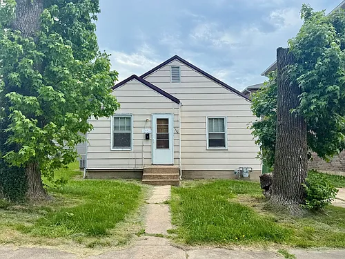 1704 N Cedar St Photo 1