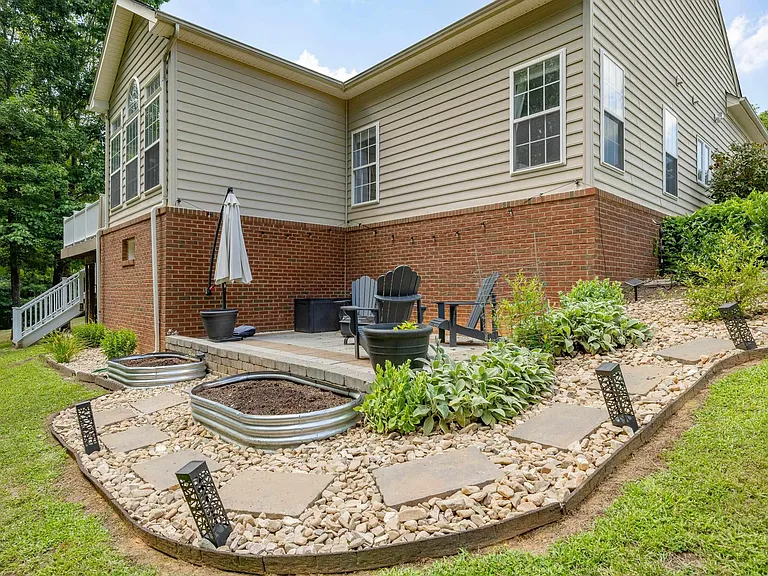 137 Whispering Woods Pl — Photo 11