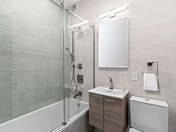 5th image of 421 E 84th St APT 4F