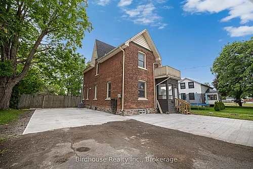 108 Lindsay St S Photo 1