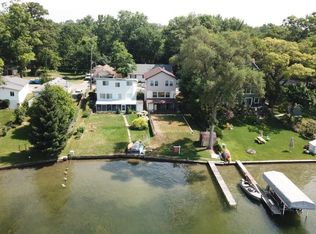 386 Lake View Dr, White Lake, MI