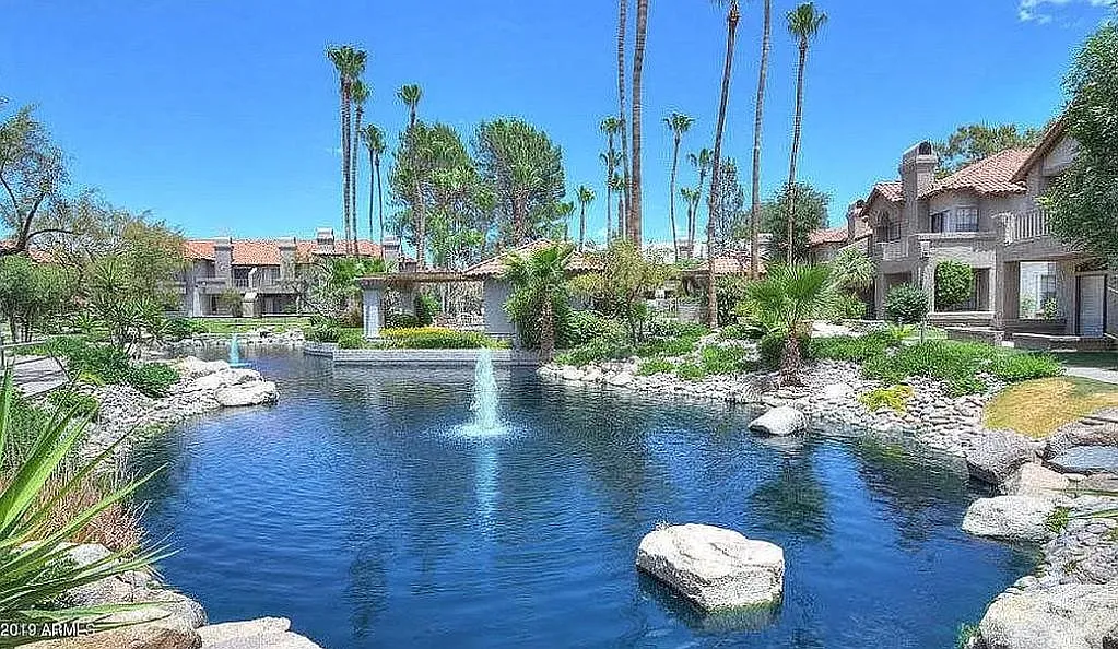 3 bed, 2.5 bath, 1800 sqft, $4,000 — Photo 1