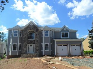 45 Bartha Ave, Edison, NJ 08817