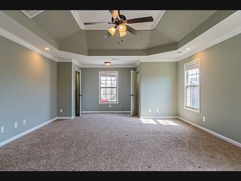 947 Smoots Dr — Photo 4