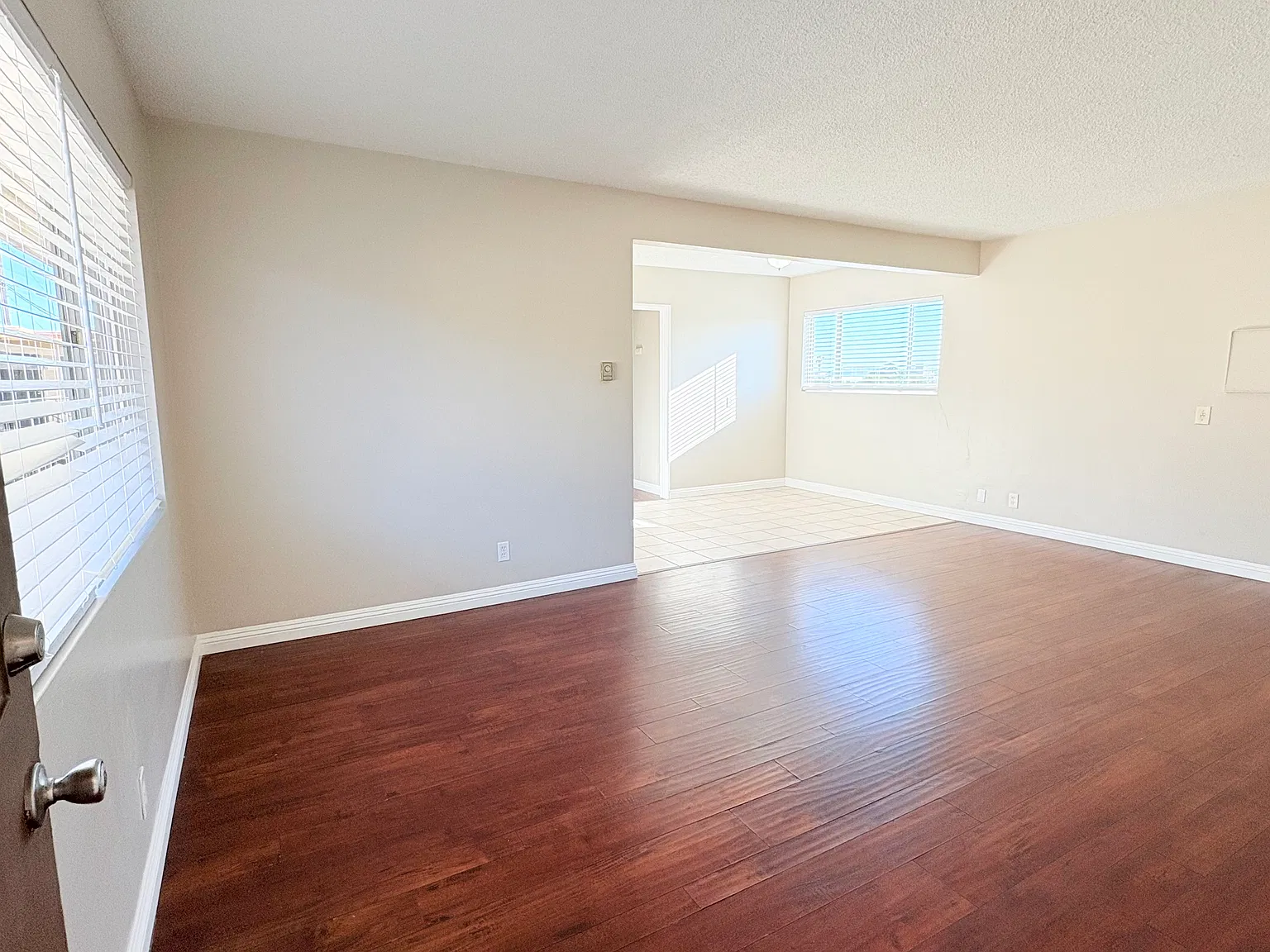 2 bed, 800 sqft, $2,100 — Photo 3