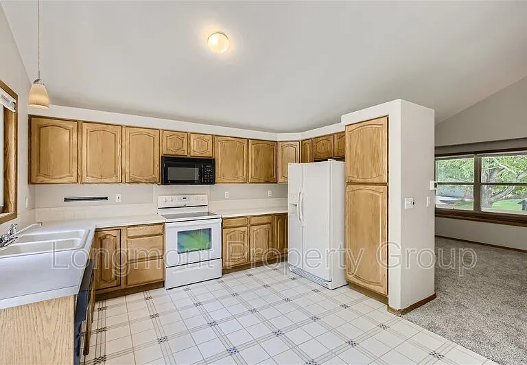 2231 Stuart St — Photo 9