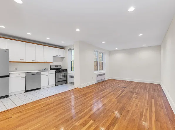 140-35 Burden Cres #608, Jamaica, NY 11435