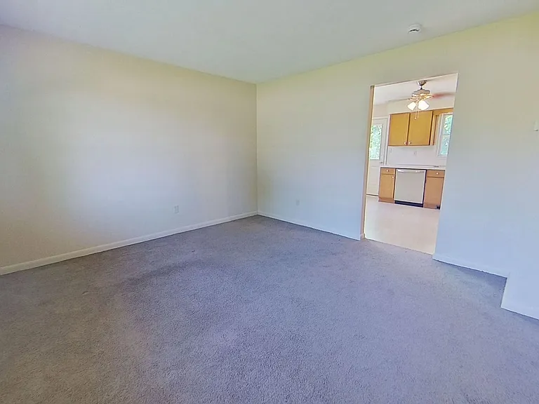 261 Ark Dr — Photo 2