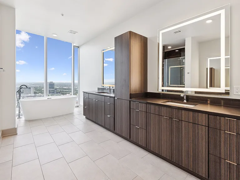 Large Bathrooms at LVL29 Apartments