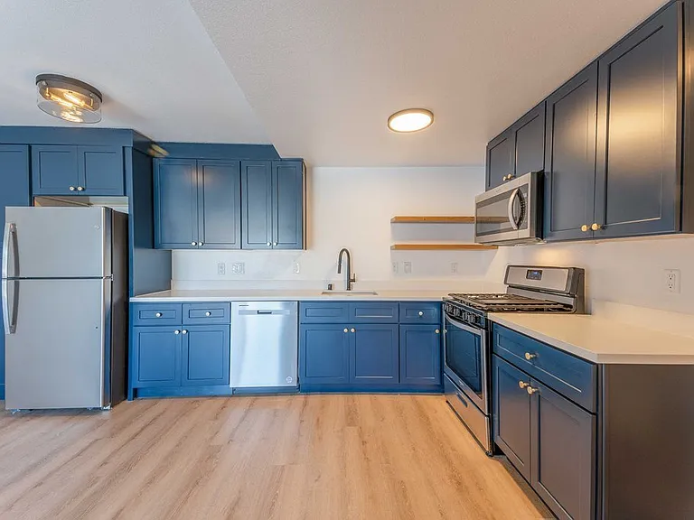 Mariposa Avenue Apartments — Photo 16