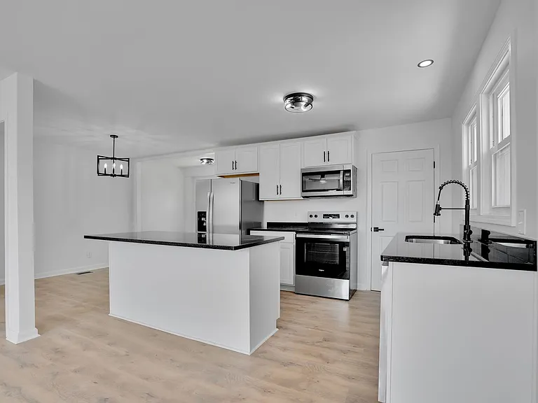 1857 Memorial Dr — Photo 17