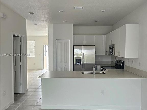 5th image of 2739 SE 25th Ave #2739