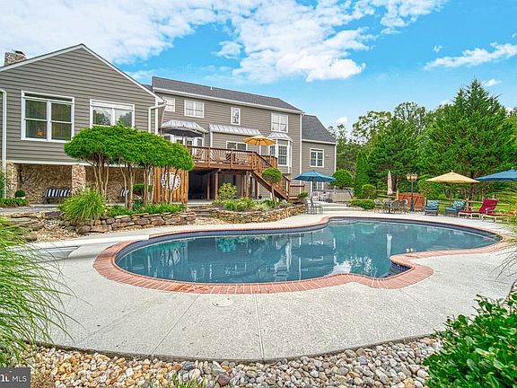 Refreshing Pool w/ Lovely Landscape