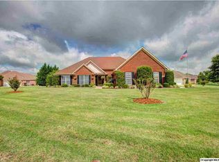 86 Manor House Dr, Huntsville, AL 35811