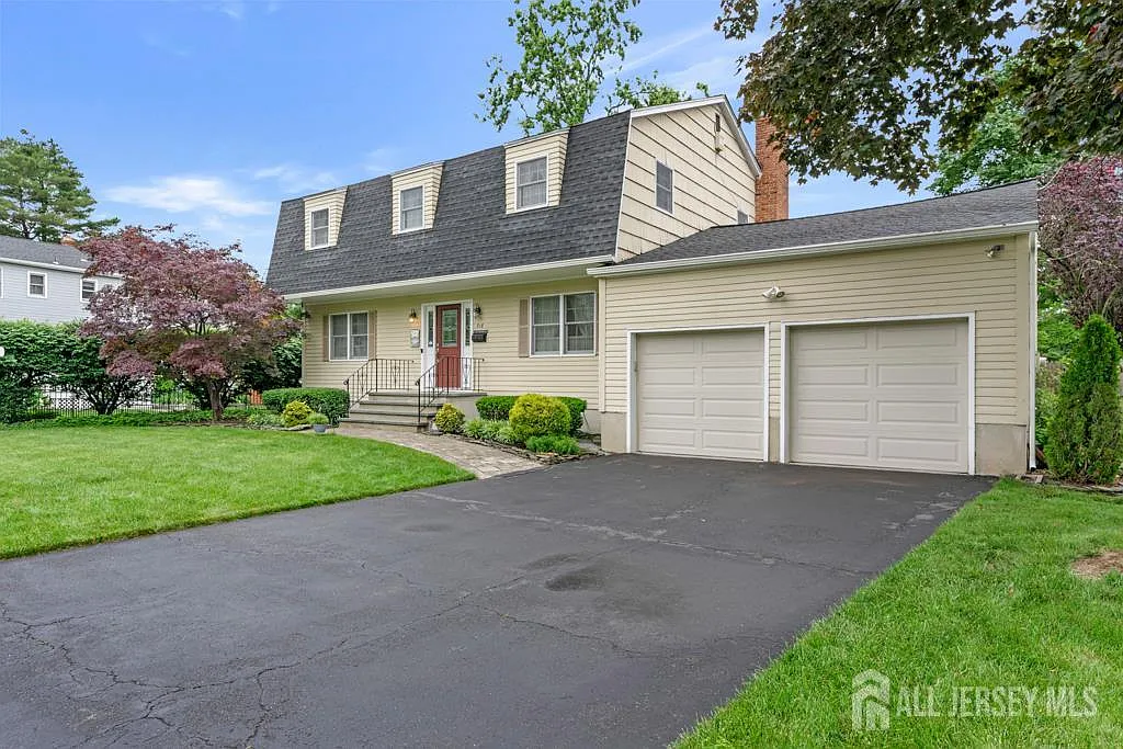318 Ambrose Ave photo 1
