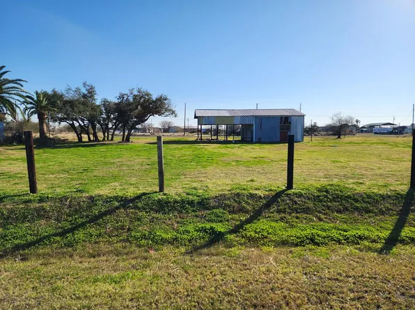 141 W Sagebrush St, Rockport, TX 78382