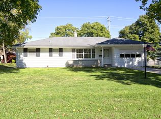 320 Elwin Dr, Mukwonago, WI 53149