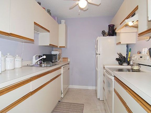 Fully applianced Galley kitchen