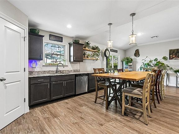 4th image of 2101 Plaza Dr