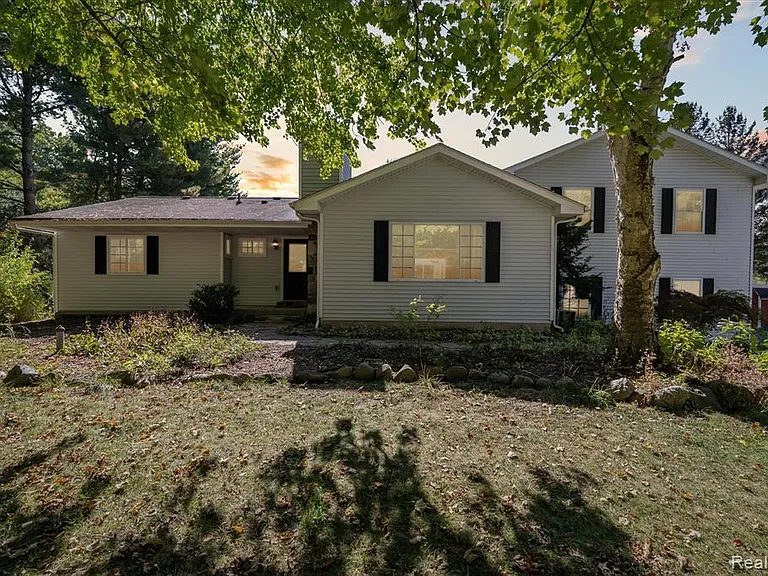 2860 E Coon Lake Rd — Photo 1