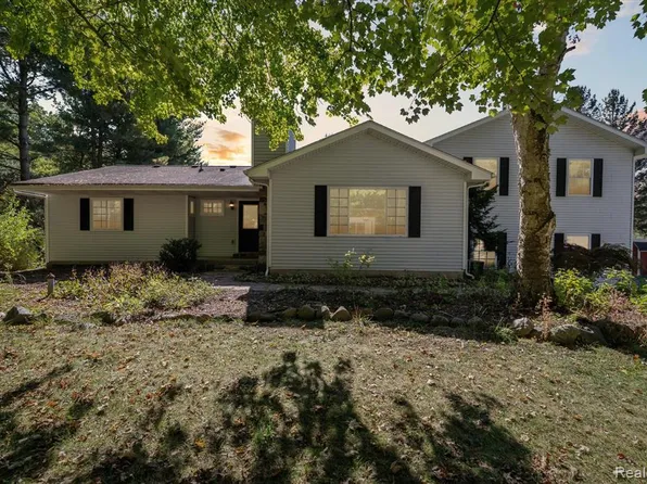 2860 E Coon Lake Rd, Howell, MI 48843