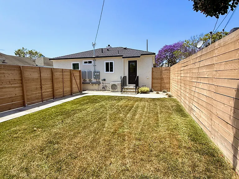 2510 Termino Ave #B — Photo 8