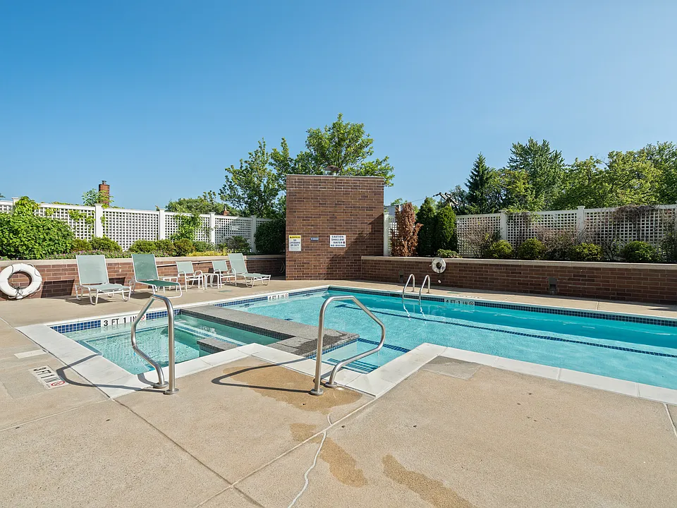 950 Massachusetts Ave #211