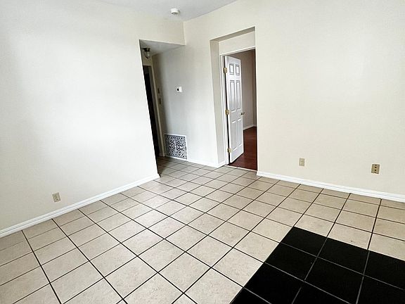 3rd image of 1604 Woodlawn Ave #A
