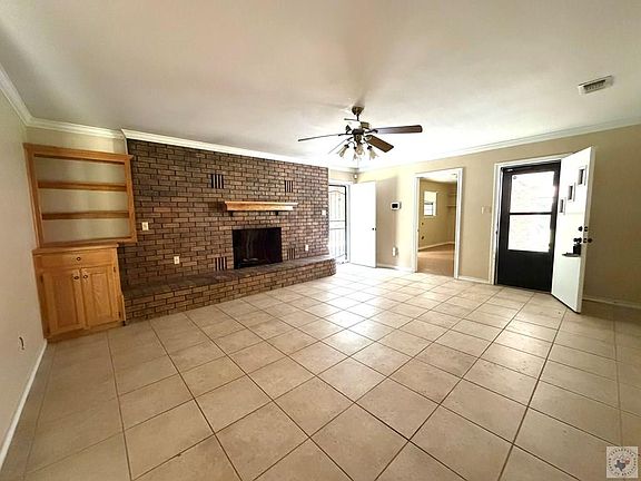 3rd image of 104 Leslie Ln