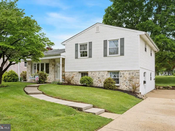 10 McCarthy Ave, Hulmeville, PA 19047